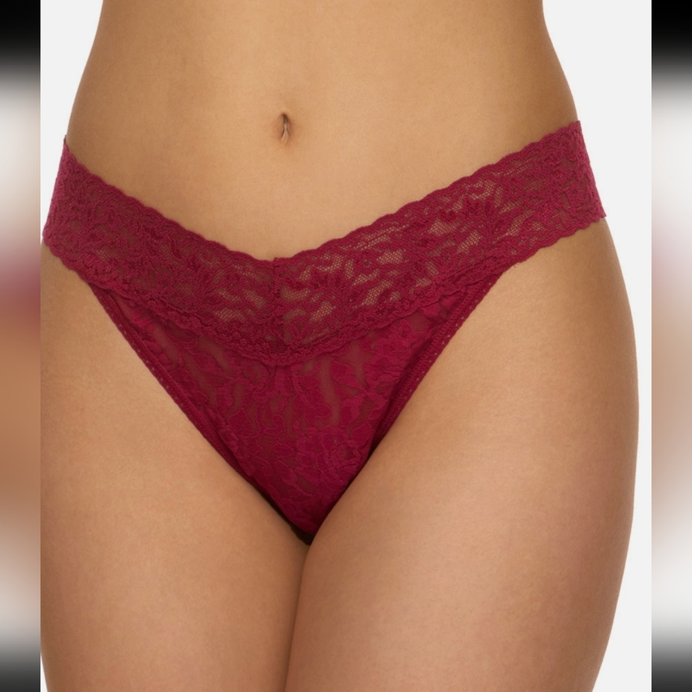 HANKY  PANKY WOMEN'S SIGNATURE LACE STRETCH ORIGINAL RISE THONG